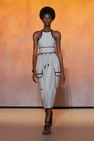 Look 10